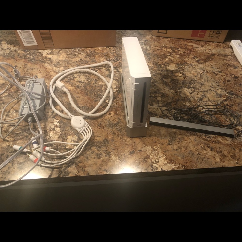 Nintendo Wii with controllers and games - Picture 2 of 4